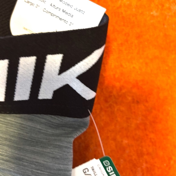 Nike gray logo waist 3-inch compression shorts NWRT - Picture 8 of 12